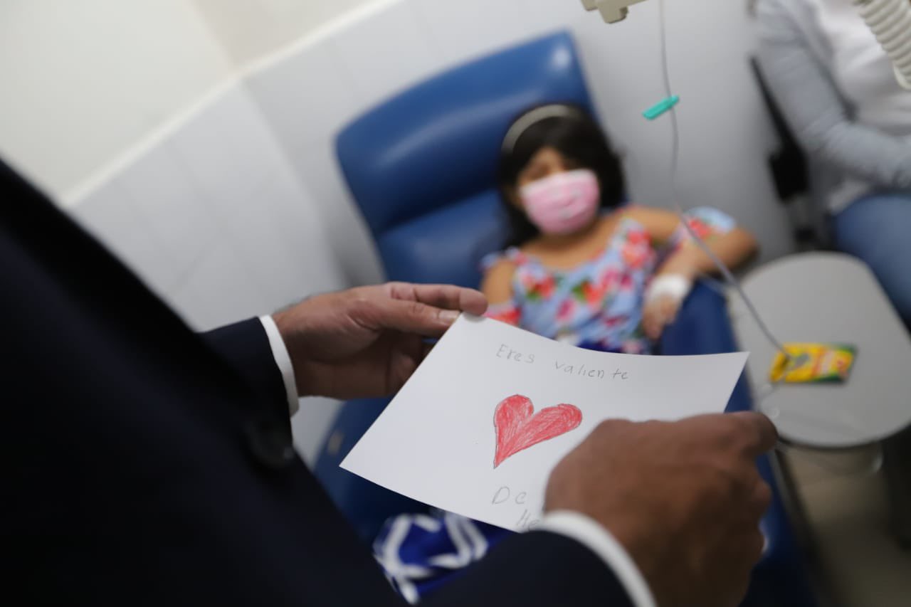Luis Rodríguez anuncia donación de nuevos sillones para Ayúdame a Vivir y niños con cáncer del Hospital Bloom luis-rodriguez-anuncia-donacion-de-nuevos-sillones-para-ayudame-a-vivir-y-ninos-con-cancer-del-hospital-bloom